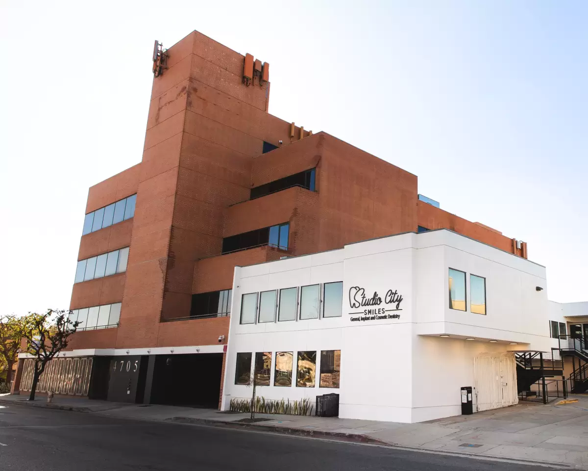 Studio City Smiles building on Laurel Canyon Blvd